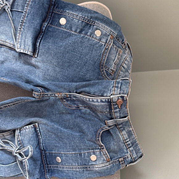 Trendy Denim Flare Jeans with Pocket Details - Picture 7 of 9